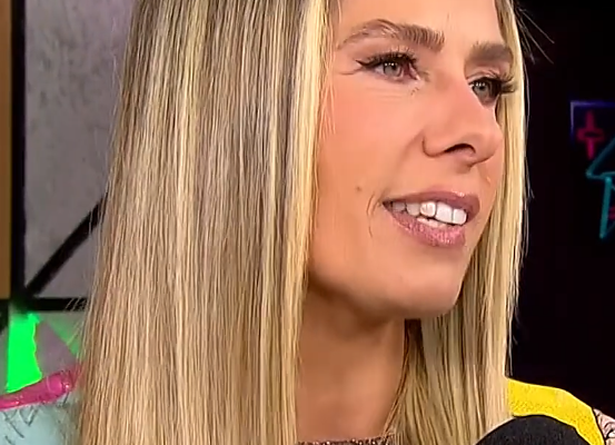Adriane Galisteu chora ao despedir do filho Vittorio que parte para estudar na Suíça