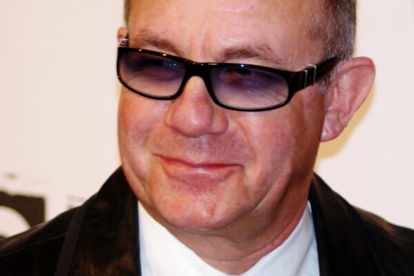 Bernie Taupin lança primeiro álbum solo em 39 anos e ganha documentário com Gary Oldman