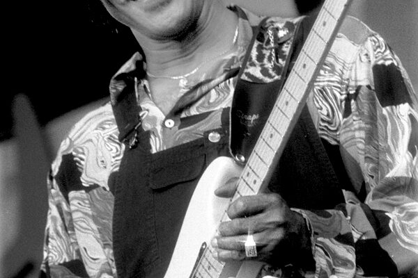 Aos 90 anos, Buddy Guy sai em turnê de 40 datas e prova que o blues não envelhece