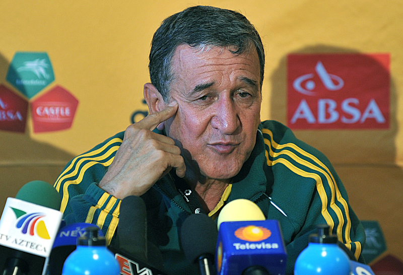 Carlos Alberto Parreira deixa UTI após melhora em inflamação pulmonar