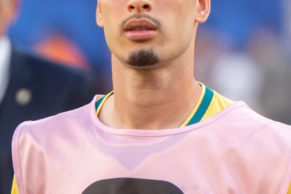 Gabriel Martinelli se casa secretamente com médica carioca em Santorini
