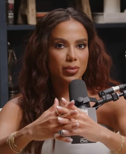 Anitta revela que quase se chamava Letícia — o mesmo nome da filha do irmão que conheceu aos 9 anos