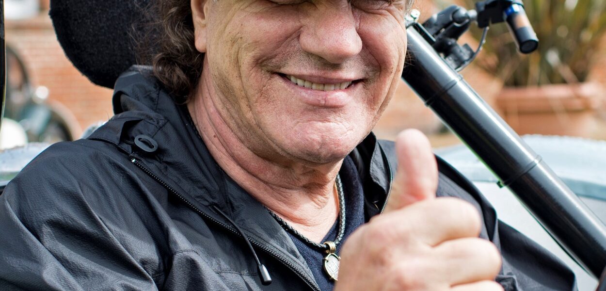 Brian Johnson passa por susto com canhão em show do AC/DC em Vegas