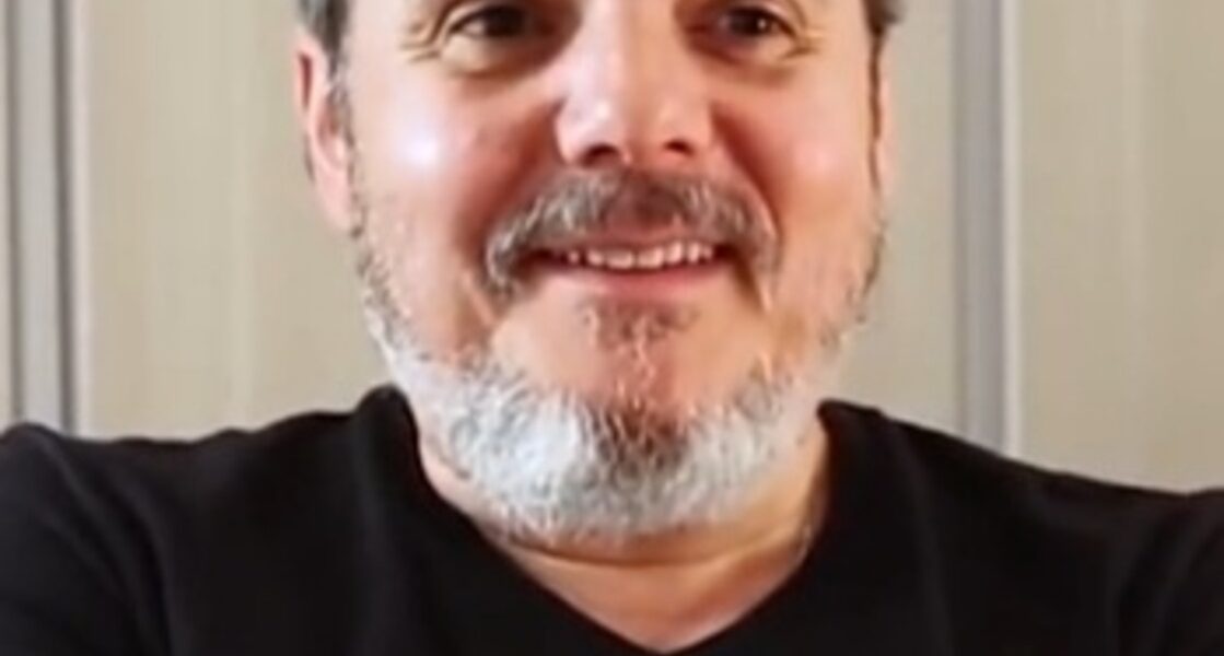Aos 65 anos, Cássio Gabus Mendes revela ‘paranoia’ com limpeza e rotina longe dos holofotes