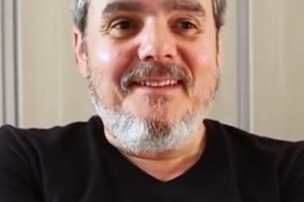 Aos 65 anos, Cássio Gabus Mendes revela ‘paranoia’ com limpeza e rotina longe dos holofotes
