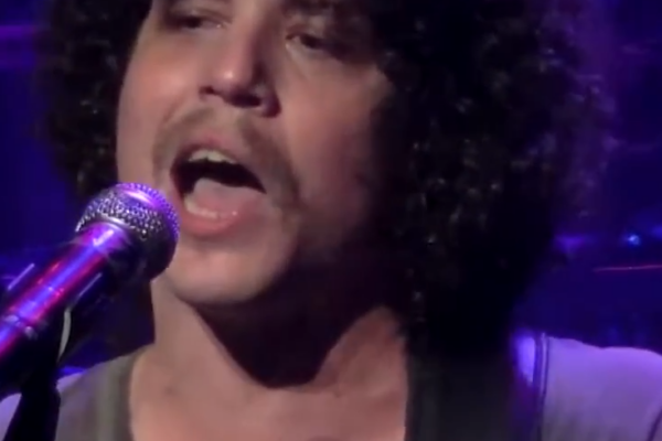 Chico Chico une Belchior e Beatles em mashup que virou viral no João Rock 2026