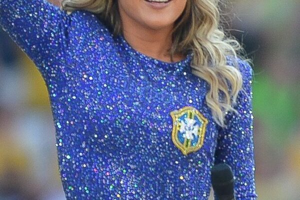 Claudia Leitte abre o coração sobre exposição dos filhos e brinca sobre futuras noras: 'Não sou ciumenta'