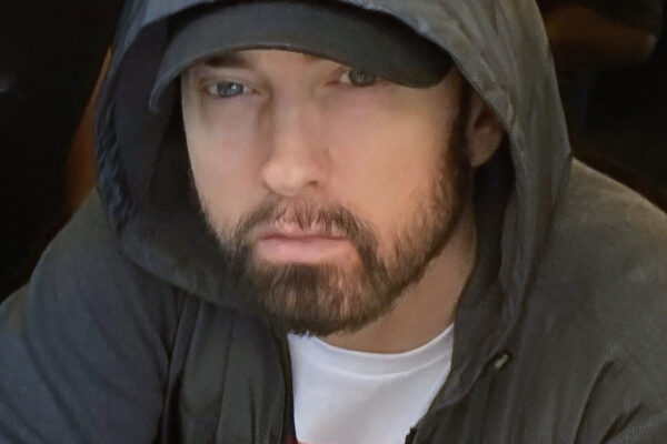 Eminem revela mensagem emocionante de Dolly Parton: 'Conexão inexplicável'