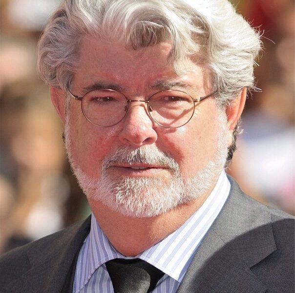 Aos 82 anos, George Lucas vive vida de bilionário em sua fazenda privada com 3 restaurantes, cinema e até cavalos