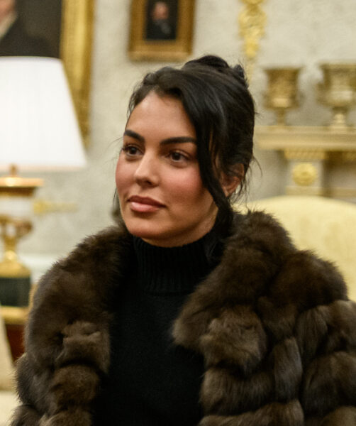 Georgina Rodríguez posa com filha caçula após casamento oficial com Cristiano Ronaldo: ‘Luz da minha vida’