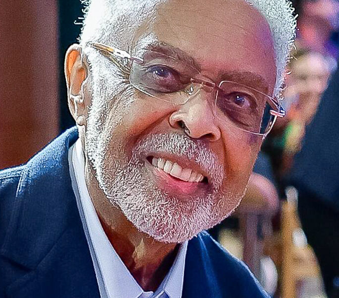 Gilberto Gil fica preso em elevador e é resgatado por bombeiros no Rio
