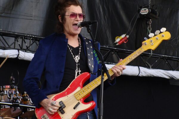 Glenn Hughes se aposenta dos palcos aos 74 anos após necessidade de nova cirurgia cardíaca