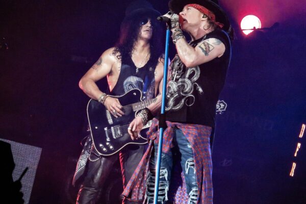 Guns N' Roses e Chris Stapleton fazem encontro histórico em Toronto: rock e country se abraçam