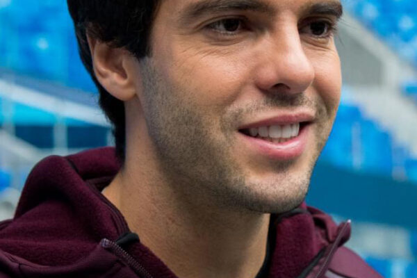 Kaká reúne filhos e pai em homenagem rara no Dia dos Pais: 'Aprendi com meu pai o que significa amar com constância'