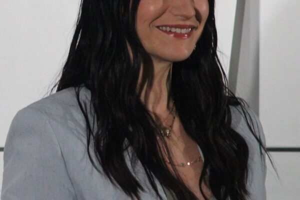 Laura Pausini escolhe Sandy para dueto inédito: cantoras gravam ‘Quando Chove’ em Milão