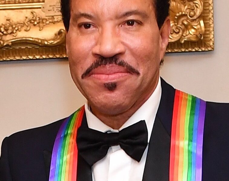 Lionel Richie é internado em UTI após mal-estar durante show nos EUA