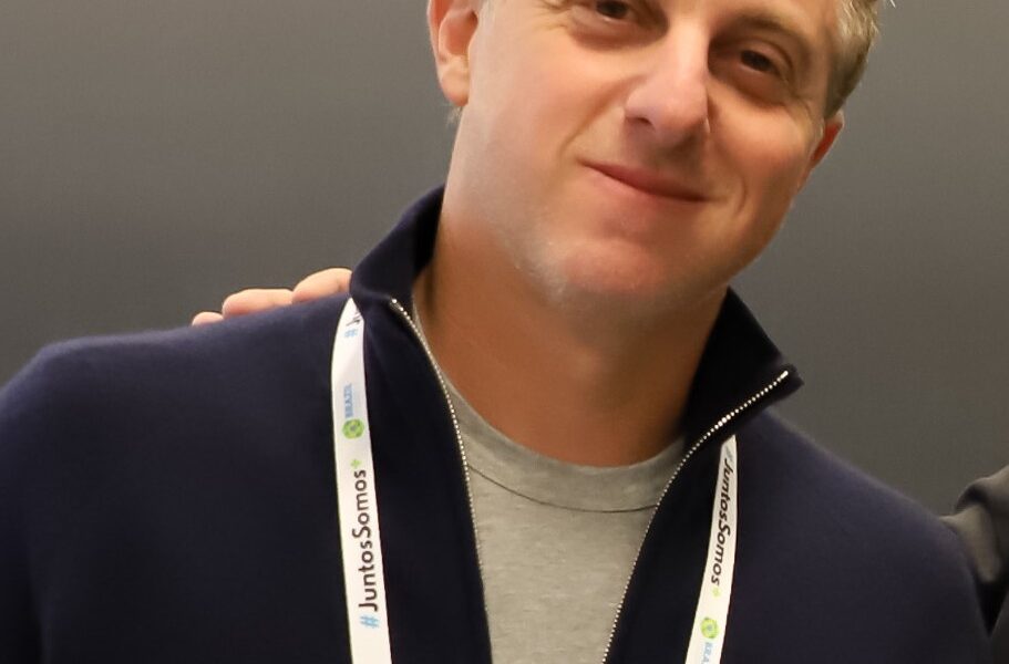 Luciano Huck descarta aposentadoria e confessa o que o mantém ligado à TV