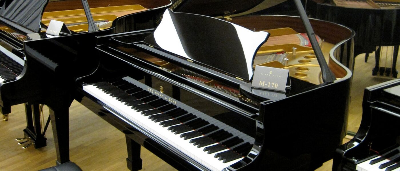 Piano da avó e obras de arte: a mansão de Usher com fortuna de R$ 900 milhões em Atlanta