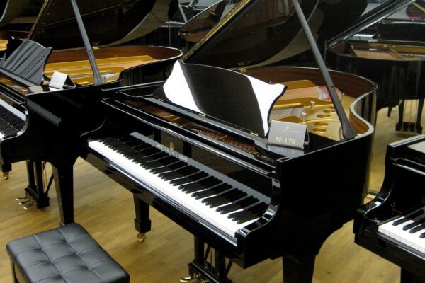 Piano da avó e obras de arte: a mansão de Usher com fortuna de R$ 900 milhões em Atlanta
