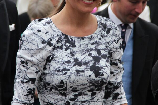 Pippa Middleton enfrenta briga com vizinhos por estacionamento 'feio' em mansão de R$ 80 milhões