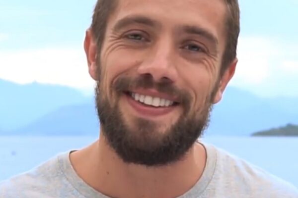 Rafael Cardoso quebra silêncio após clínica de reabilitação: 'Achei que ia morrer sozinho'
