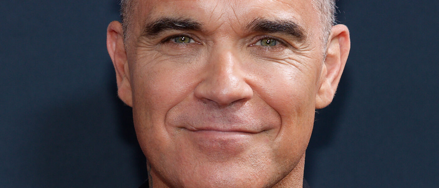 Robbie Williams descobre autismo aos 52 anos: como o diagnóstico tardio permaneceu despercebido