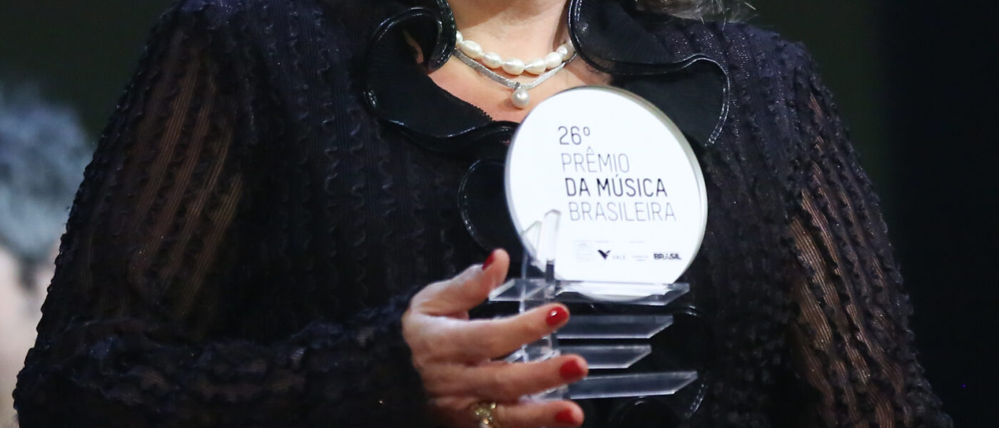Roberta Miranda revela decepção com sertanejas após perda do filho: “Não defenderei ninguém”
