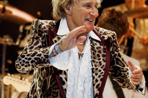 Rod Stewart toca 'One Last Time' com Steven Van Zandt em Jones Beach aos 79 anos