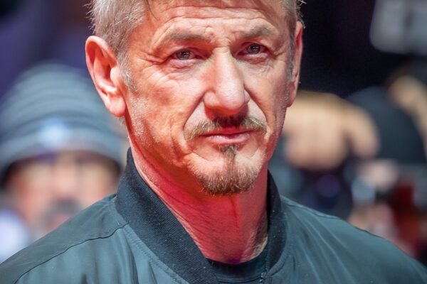 Sean Penn teria tentado reconquistar Robin Wright 13 anos após divórcio