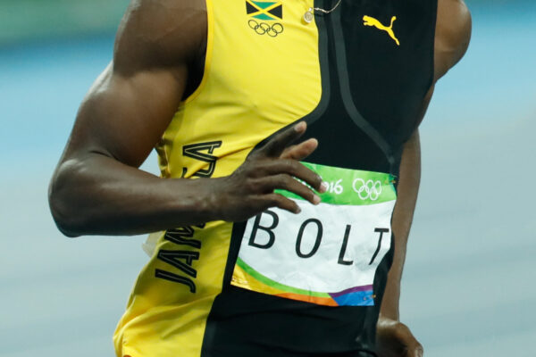 Aos 40 anos, Usain Bolt surpreende e pede namorada em casamento com anel de diamante milionário