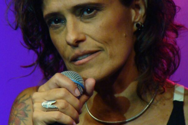 Aos 61 anos, Zélia Duncan revela o medo que quase a silenciou para sempre: 'Pior que morrer'