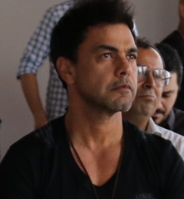 Aos 64 anos, Zezé Di Camargo se presenteia com jatinho de R$ 30 milhões