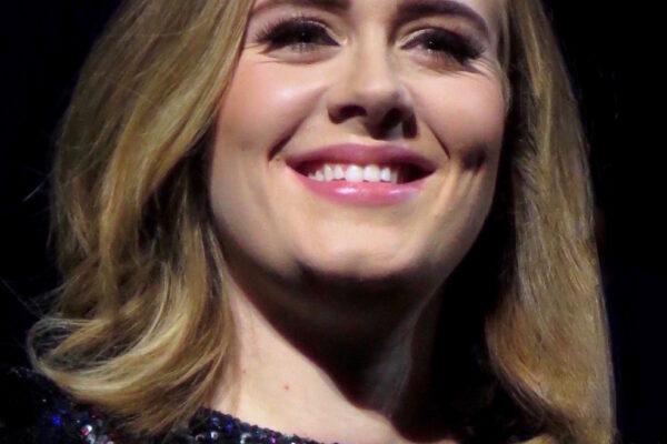 Adele transforma mansão de R$ 313 milhões e revela segredos de sua nova vida