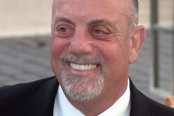 Billy Joel revela cirurgia cerebral após diagnóstico de hidrocefalia de pressão normal