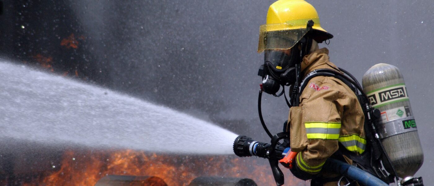 Bombeiros concluem resgate de cinco vítimas de queda de helicóptero em SC, incluindo cantor Rick
