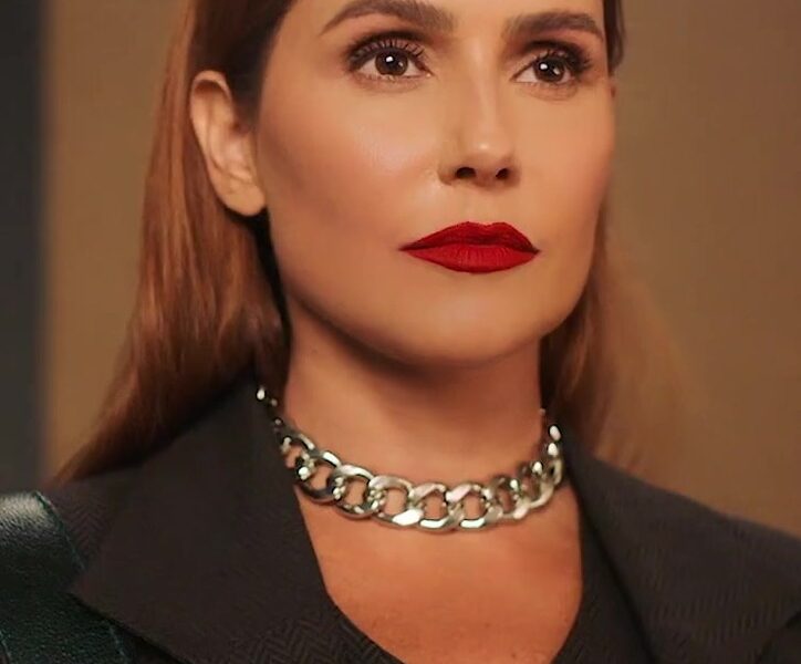 Deborah Secco reflete sobre padrão de beleza: ‘Mulher bonita é mulher feliz’