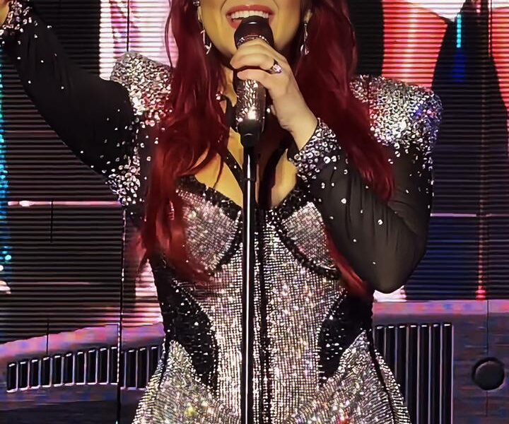 Dulce Maria apresenta filha caçula Fernanda pela primeira vez e emociona fãs com celebração em família