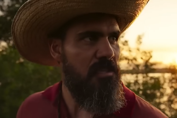 Juliano Cazarré revela que soube no primeiro beijo que Leticia seria mãe de seus filhos — e agora esperam o 7º