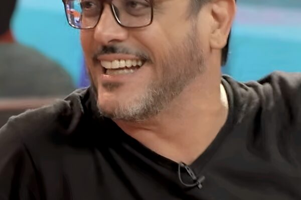 Aos 52 anos, Lúcio Mauro Filho oficializa casamento na Chapada após trilha de 3 dias: 'construiu família'