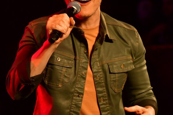 Michel Teló compartilha emoção por música que lembra Thais Fersoza