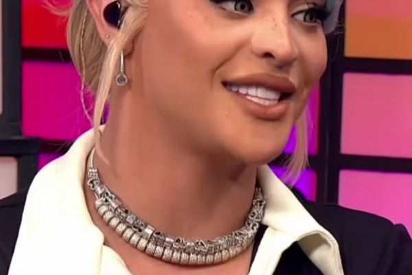 Pabllo Vittar ri após fã alfinetar Ana Castela em show de São Luís