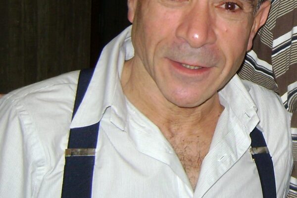 Ricardo Blat celebra cura da leucemia e homenageia doadora anônima