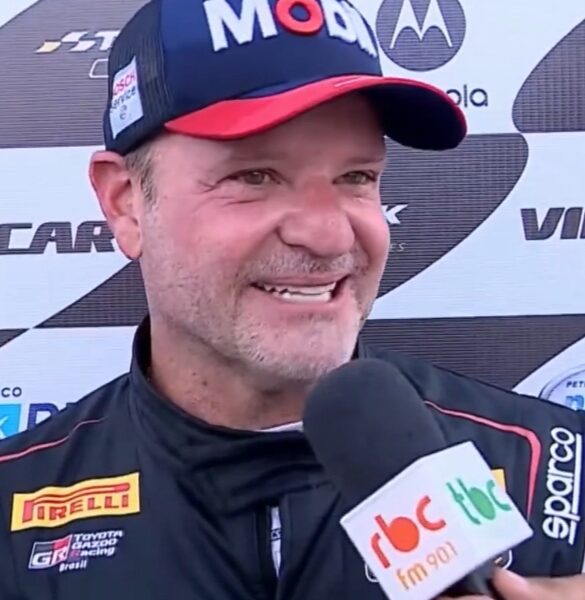 Rubinho Barrichello é flagrado com nova namorada durante viagem à Itália