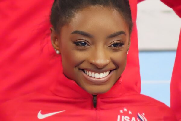 Simone Biles revela invasão à casa em Chicago e roubo de Porsche avaliado em mais de R$ 1 milhão