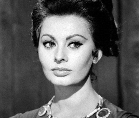 Aos 92 anos, Sophia Loren coleciona história no cinema e viveu em refúgio nos EUA