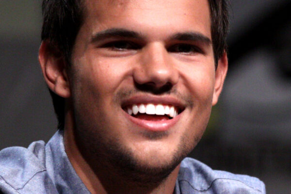 Taylor Lautner anuncia o nascimento da primeira filha e revela nome escolhido