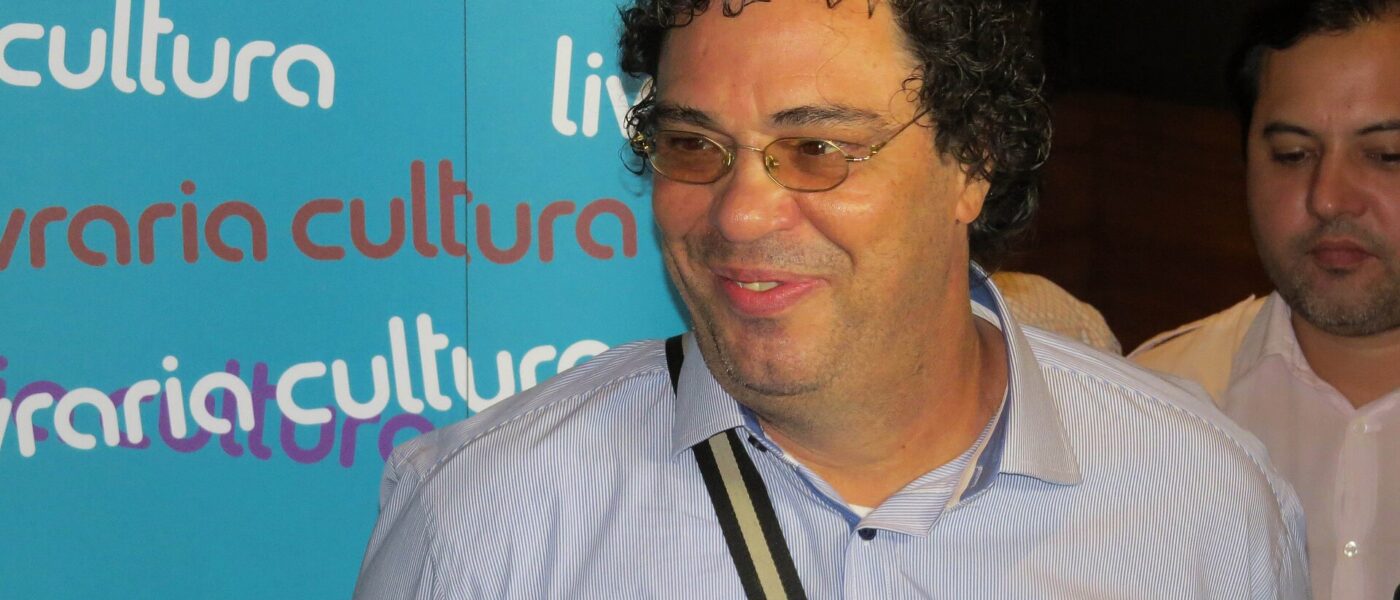 Walter Casagrande: aos 63 anos, ex-comentarista da Globo revela duplex que mistura rock raro, futebol e recomeço pessoal