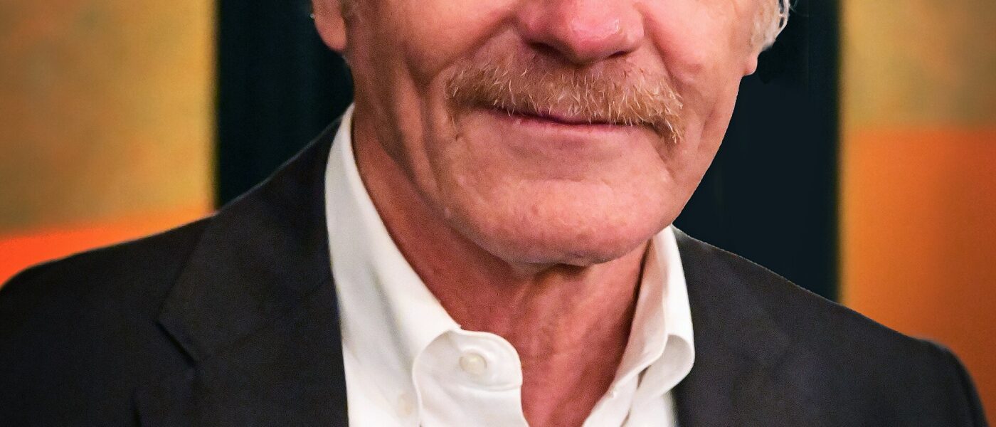 Bryan Cranston emociona fãs ao relembrar última conversa com RJ Mitte, seu ‘filho’ em Breaking Bad