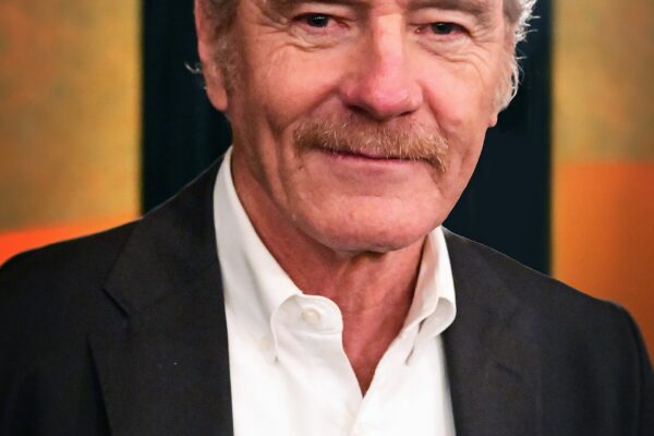 Bryan Cranston emociona fãs ao relembrar última conversa com RJ Mitte, seu 'filho' em Breaking Bad