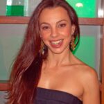 Carla Marins emociona seguidores ao compartilhar fotos raras do filho em aniversário de 18 anos